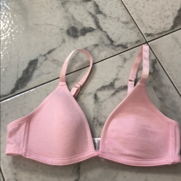 Girls 32A pink bra. Adjustable straps - Picture 2 of 4